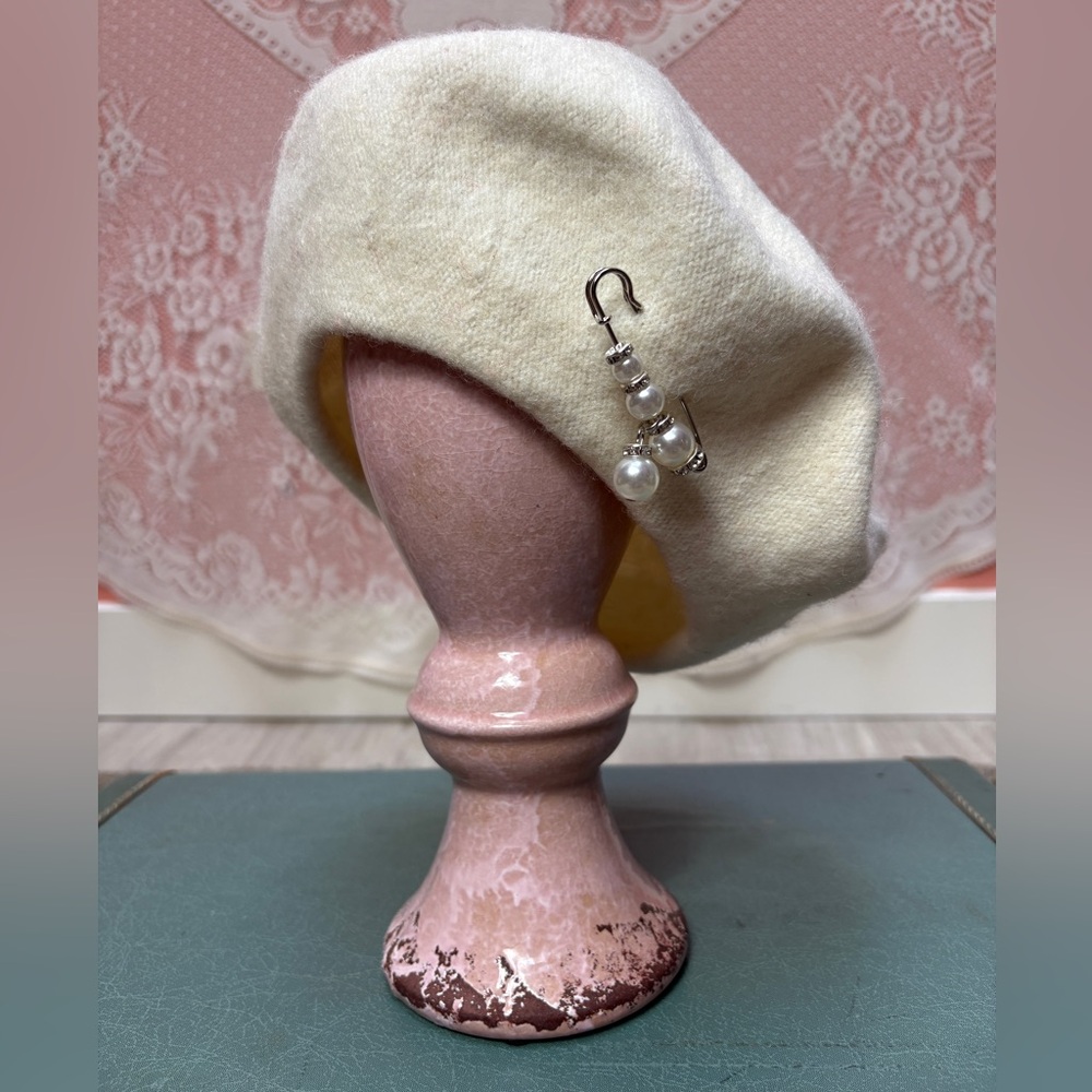 Cream Tam + Pearl Charm | Parisian Inspired
